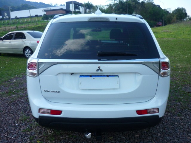 MITSUBISHI OUTLANDER 2.0 16V GASOLINA 4P AUTOMÁTICO 2013/2014 PREMIUM AUTOMÓVEIS ARROIO DO MEIO / Carros no Vale