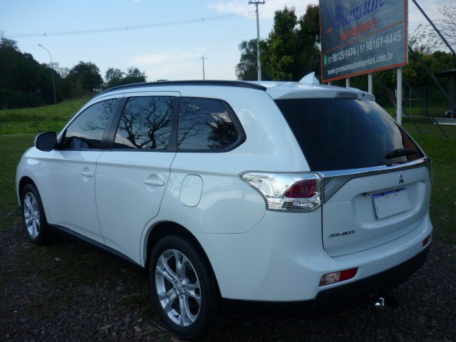 MITSUBISHI OUTLANDER 2.0 16V GASOLINA 4P AUTOMÁTICO 2013/2014 PREMIUM AUTOMÓVEIS ARROIO DO MEIO / Carros no Vale