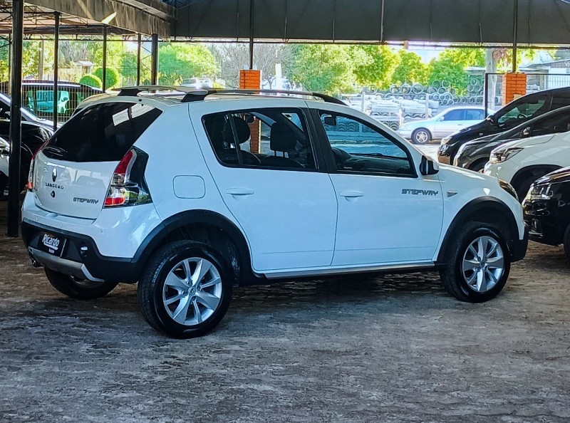 RENAULT SANDERO 1.6 STEPWAY 2014 2013/2014 RICARDO VEÍCULOS TEUTÔNIA / Carros no Vale