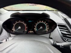 FORD FIESTA 1.5 2015/2015 ELY AUTOMÓVEIS LAJEADO / Carros no Vale