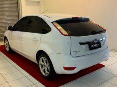 FORD FOCUS 2.0 TITANIUM PLUS HATCH 16V FLEX 4P AUTO 2012/2012 DUARTE VEÍCULOS PORTO ALEGRE / Carros no Vale