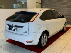 FORD FOCUS 2.0 TITANIUM PLUS HATCH 16V FLEX 4P AUTO 2012/2012 DUARTE VEÍCULOS PORTO ALEGRE / Carros no Vale