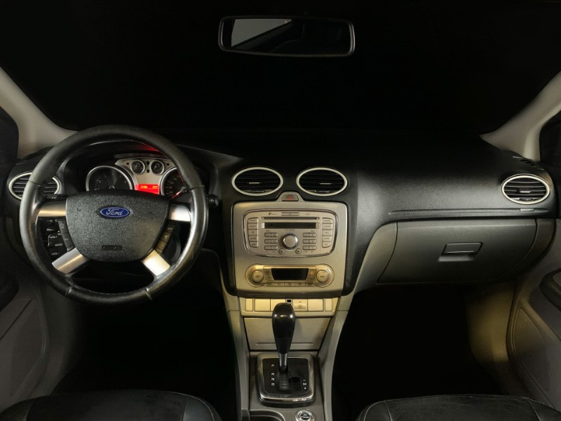 FORD FOCUS 2.0 TITANIUM PLUS HATCH 16V FLEX 4P AUTO 2012/2012 DUARTE VEÍCULOS PORTO ALEGRE / Carros no Vale