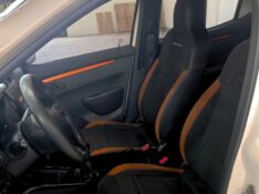 RENAULT KWID OUTSIDER 1.0 12V 2019/2020 LAVENDA VEÍCULOS ARROIO DO MEIO / Carros no Vale