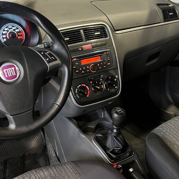 FIAT PUNTO 1.6 ESSENCE 16V FLEX 4P MANUAL 2011/2011 JOÃO CARROS MULTIMARCAS GUAPORÉ / Carros no Vale