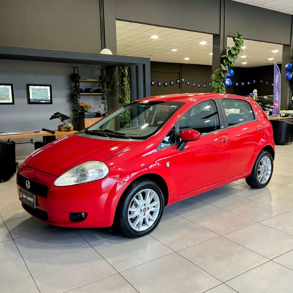 FIAT PUNTO 1.6 ESSENCE 16V FLEX 4P MANUAL 2011/2011 JOÃO CARROS MULTIMARCAS GUAPORÉ / Carros no Vale