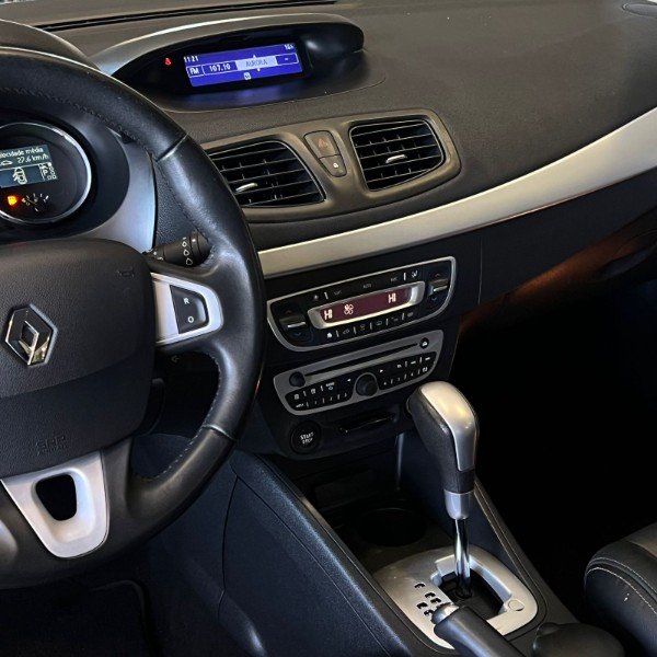 RENAULT FLUENCE 2.0 DYNAMIQUE PLUS 16V 2013/2013 JOÃO CARROS MULTIMARCAS GUAPORÉ / Carros no Vale