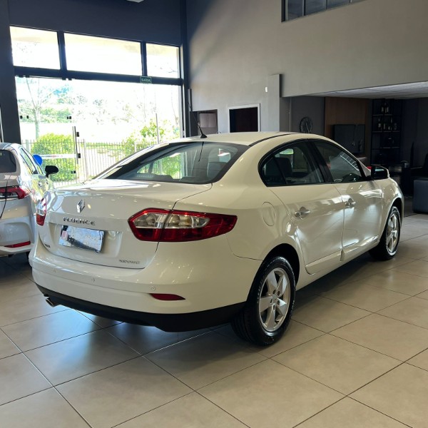 RENAULT FLUENCE 2.0 DYNAMIQUE PLUS 16V 2013/2013 JOÃO CARROS MULTIMARCAS GUAPORÉ / Carros no Vale