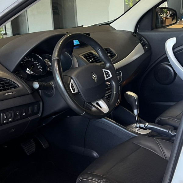 RENAULT FLUENCE 2.0 DYNAMIQUE PLUS 16V 2013/2013 JOÃO CARROS MULTIMARCAS GUAPORÉ / Carros no Vale