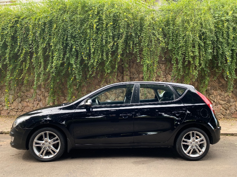 HYUNDAI I30 2.0 2011/2012 ESTAÇÃO DO CARRO ESTRELA / Carros no Vale
