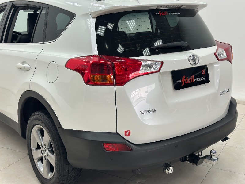 TOYOTA RAV4 2.0 4X2 16V GASOLINA 4P AUTOMÁTICO 2015/2015 MAIS FÁCIL VEÍCULOS SANTA CRUZ DO SUL / Carros no Vale