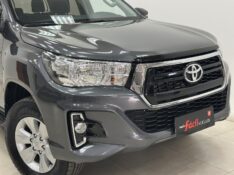 TOYOTA HILUX 2.8 D-4D TURBO DIESEL CD SR 4X4 AUTOMÁTICO 2020/2020 MAIS FÁCIL VEÍCULOS SANTA CRUZ DO SUL / Carros no Vale