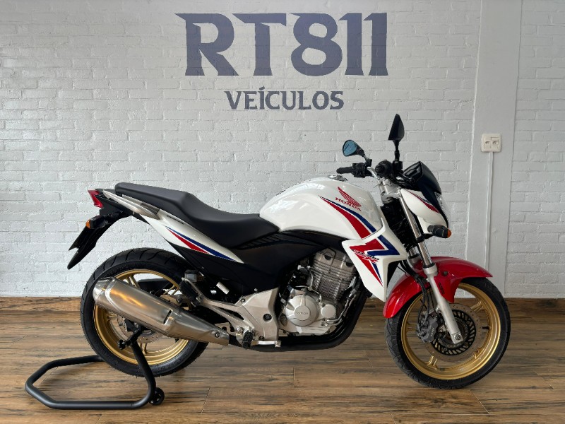 HONDA MOTOS CB 300R /2015 RT 811 VEÍCULOS ARROIO DO MEIO / Carros no Vale