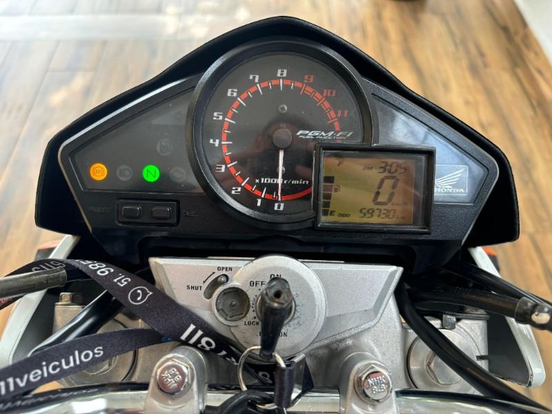 HONDA MOTOS CB 300R /2015 RT 811 VEÍCULOS ARROIO DO MEIO / Carros no Vale
