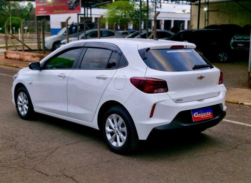 CHEVROLET ONIX HATCH LT 1.0 8V FLEXPOWER 5P MEC. 2022/2023 CRUZEIRO MULTIMARCAS CRUZEIRO DO SUL / Carros no Vale