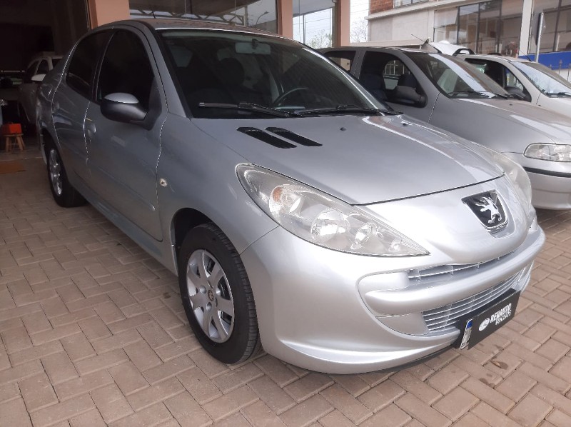 PEUGEOT 207 SEDAN PASSION XR 1.4 8V FLEX 2013/2013 RENAUTO VEÍCULOS LAJEADO / Carros no Vale