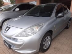 PEUGEOT 207 SEDAN PASSION XR 1.4 8V FLEX 2013/2013 RENAUTO VEÍCULOS LAJEADO / Carros no Vale