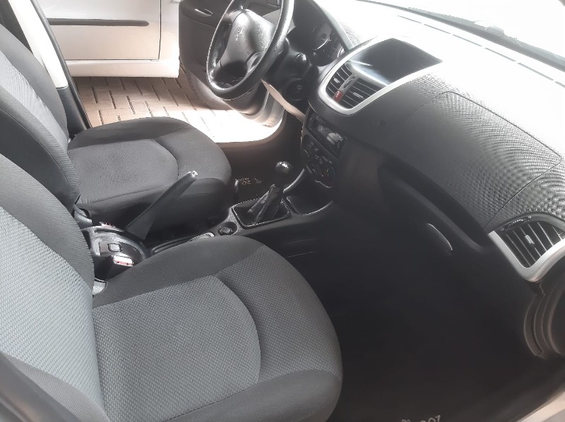 PEUGEOT 207 SEDAN PASSION XR 1.4 8V FLEX 2013/2013 RENAUTO VEÍCULOS LAJEADO / Carros no Vale