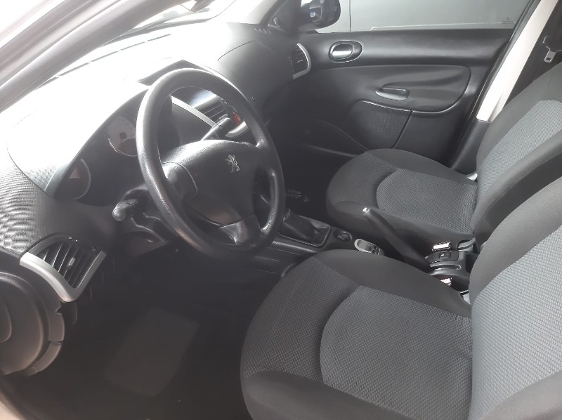 PEUGEOT 207 SEDAN PASSION XR 1.4 8V FLEX 2013/2013 RENAUTO VEÍCULOS LAJEADO / Carros no Vale