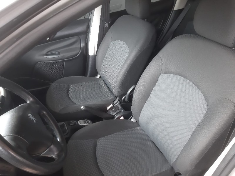 PEUGEOT 207 SEDAN PASSION XR 1.4 8V FLEX 2013/2013 RENAUTO VEÍCULOS LAJEADO / Carros no Vale