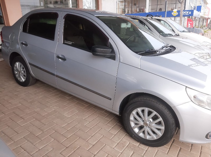 VOLKSWAGEN VOYAGE 1.6 2009/2010 RENAUTO VEÍCULOS LAJEADO / Carros no Vale