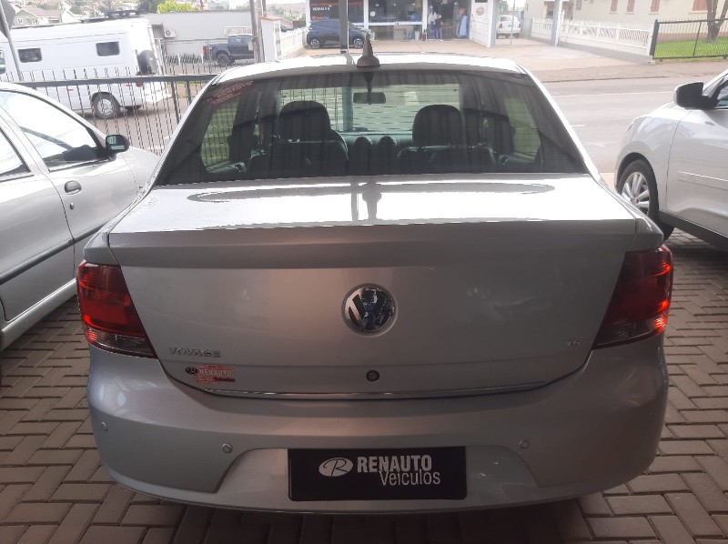 VOLKSWAGEN VOYAGE 1.6 2009/2010 RENAUTO VEÍCULOS LAJEADO / Carros no Vale