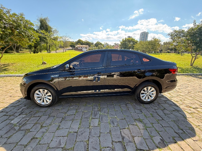VOLKSWAGEN VIRTUS 1.0 200 TSI COMFORTLINE AUTOMATICO 2018/2018 ELY AUTOMÓVEIS LAJEADO / Carros no Vale