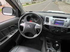 TOYOTA HILUX 3.0 SR 4X4 CD 16V TURBO INTERCOOLER DIESEL 4P AUTOMÁTICO 2014/2015 BOSCO AUTOMÓVEIS GUAPORÉ / Carros no Vale