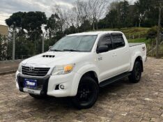 TOYOTA HILUX 3.0 SR 4X4 CD 16V TURBO INTERCOOLER DIESEL 4P AUTOMÁTICO 2014/2015 BOSCO AUTOMÓVEIS GUAPORÉ / Carros no Vale