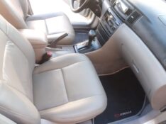 TOYOTA COROLLA 1.8 SEG 16V 2002/2003 RENAUTO VEÍCULOS LAJEADO / Carros no Vale