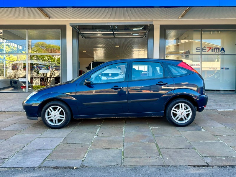 FORD FOCUS HATCH 2.0 GLX 2008/2008 SÉTIMA VEÍCULOS GUAPORÉ / Carros no Vale