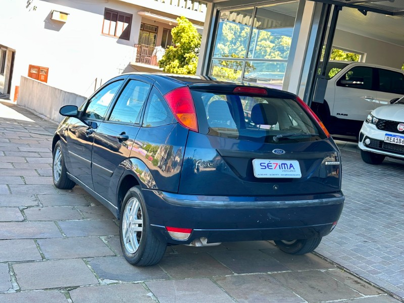 FORD FOCUS HATCH 2.0 GLX 2008/2008 SÉTIMA VEÍCULOS GUAPORÉ / Carros no Vale