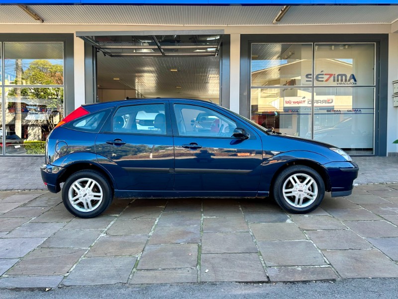 FORD FOCUS HATCH 2.0 GLX 2008/2008 SÉTIMA VEÍCULOS GUAPORÉ / Carros no Vale