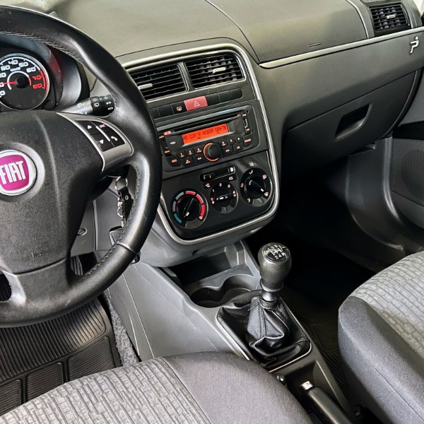 FIAT PUNTO 1.6 ESSENCE 16V FLEX 4P MANUAL 2011/2011 JOÃO CARROS MULTIMARCAS GUAPORÉ / Carros no Vale FIAT PUNTO 1.6 ESSENCE 16V FLEX 4P MANUAL 2011/2011 JOÃO CARROS MULTIMARCAS GUAPORÉ / Carros no Vale