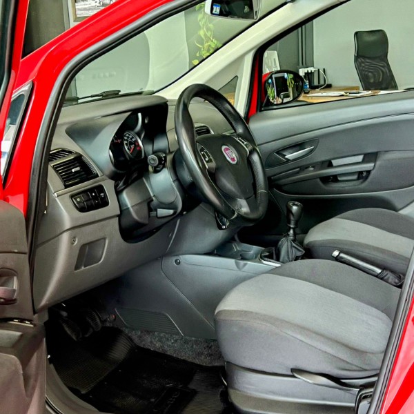 FIAT PUNTO 1.6 ESSENCE 16V FLEX 4P MANUAL 2011/2011 JOÃO CARROS MULTIMARCAS GUAPORÉ / Carros no Vale FIAT PUNTO 1.6 ESSENCE 16V FLEX 4P MANUAL 2011/2011 JOÃO CARROS MULTIMARCAS GUAPORÉ / Carros no Vale