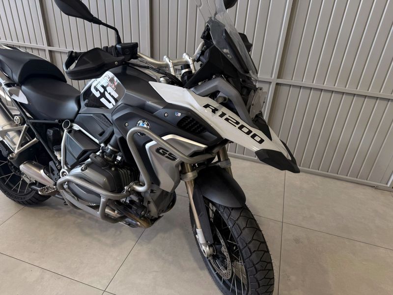 Bmw R1200 Gs 2017/2018 SUZUKI GRAN VITARA 4X2 2.0 2014/2014 / Carros no Vale