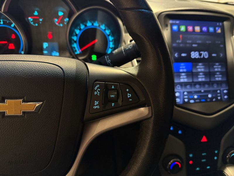 Chevrolet Cruze 1.8 Lt 16v 2012/2013 SIM VEÍCULOS PORTO ALEGRE / Carros no Vale