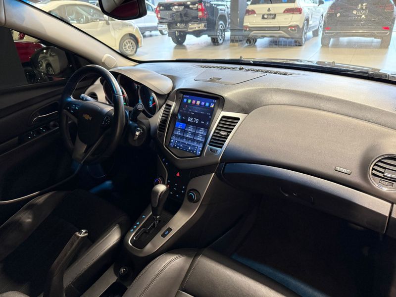 Chevrolet Cruze 1.8 Lt 16v 2012/2013 SUZUKI GRAN VITARA 4X2 2.0 2014/2014 / Carros no Vale
