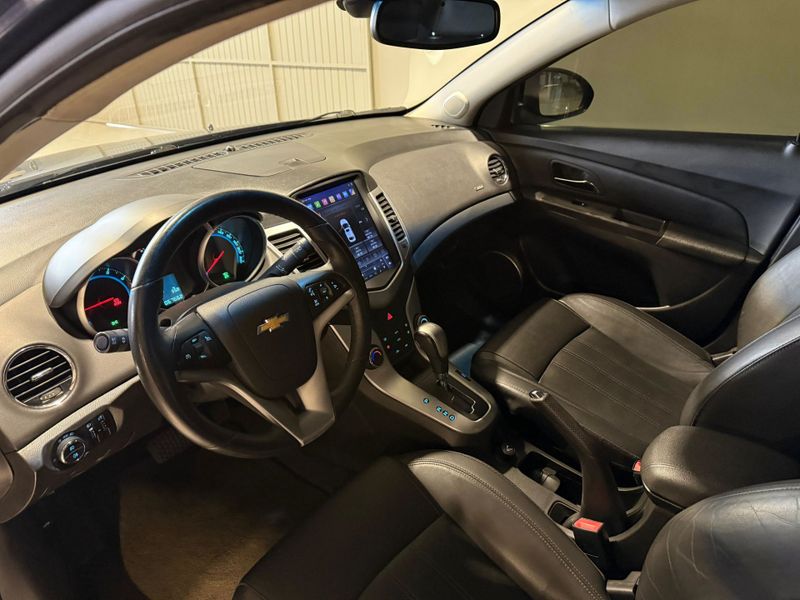 Chevrolet Cruze 1.8 Lt 16v 2012/2013 SIM VEÍCULOS PORTO ALEGRE / Carros no Vale