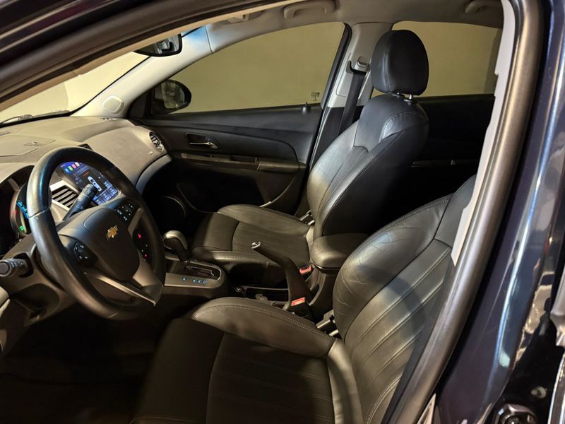 Chevrolet Cruze 1.8 Lt 16v 2012/2013 SIM VEÍCULOS PORTO ALEGRE / Carros no Vale