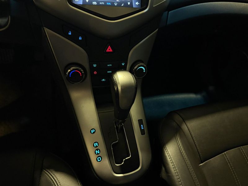 Chevrolet Cruze 1.8 Lt 16v 2012/2013 SIM VEÍCULOS PORTO ALEGRE / Carros no Vale