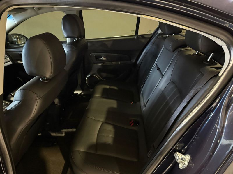Chevrolet Cruze 1.8 Lt 16v 2012/2013 SIM VEÍCULOS PORTO ALEGRE / Carros no Vale