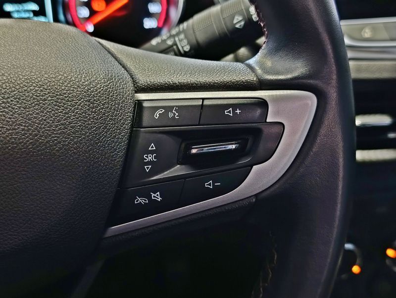 Chevrolet Onix 1.0 Tat Rs 2022/2023 SUZUKI GRAN VITARA 4X2 2.0 2014/2014 / Carros no Vale