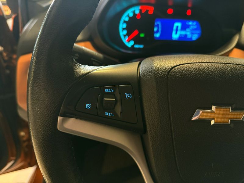 Chevrolet Onix 1.4 Act 2016/2017 SIM VEÍCULOS PORTO ALEGRE / Carros no Vale