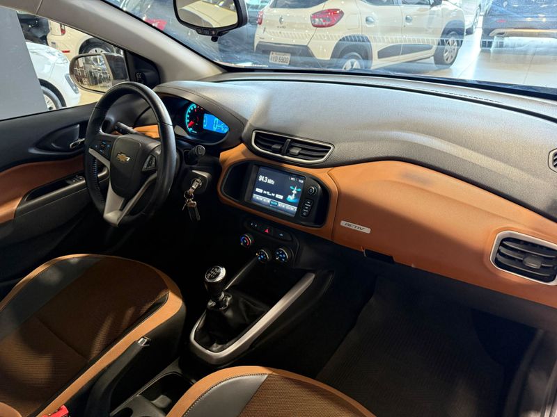 Chevrolet Onix 1.4 Act 2016/2017 SIM VEÍCULOS PORTO ALEGRE / Carros no Vale