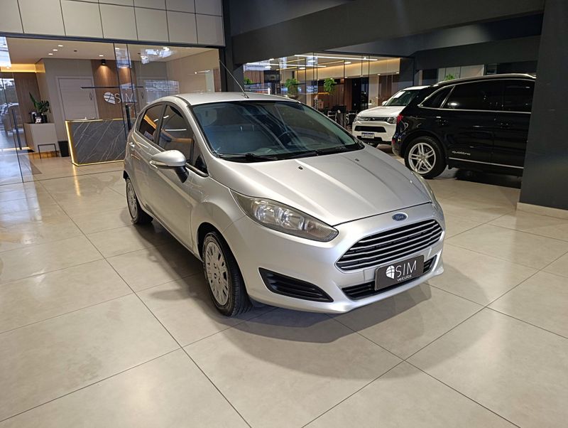 Ford Fiesta 1.6 Se Hatch 16v 2016/2017 SIM VEÍCULOS PORTO ALEGRE / Carros no Vale