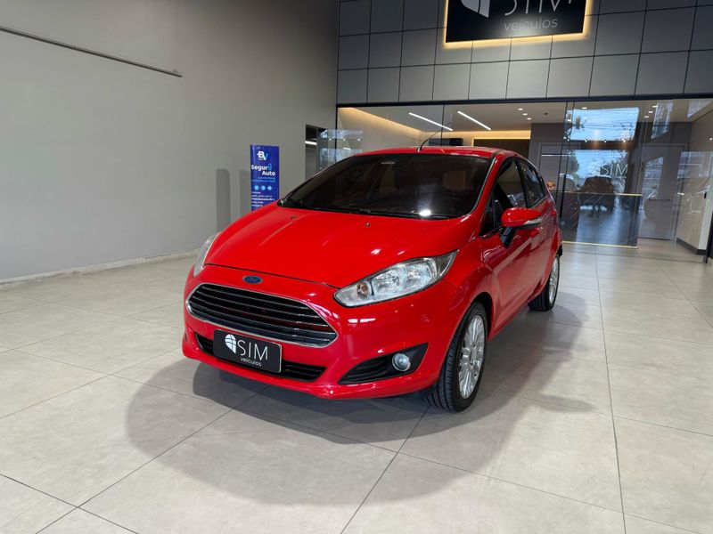 Ford Fiesta 1.6 Titanium Hatch 16v Powershift 2014/2015 SIM VEÍCULOS PORTO ALEGRE / Carros no Vale