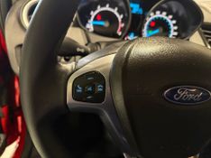 Ford Fiesta 1.6 Titanium Hatch 16v Powershift 2014/2015 SUZUKI GRAN VITARA 4X2 2.0 2014/2014 / Carros no Vale
