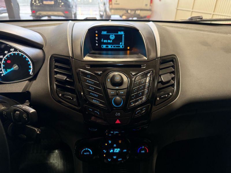 Ford Fiesta 1.6 Titanium Hatch 16v Powershift 2014/2015 SIM VEÍCULOS PORTO ALEGRE / Carros no Vale