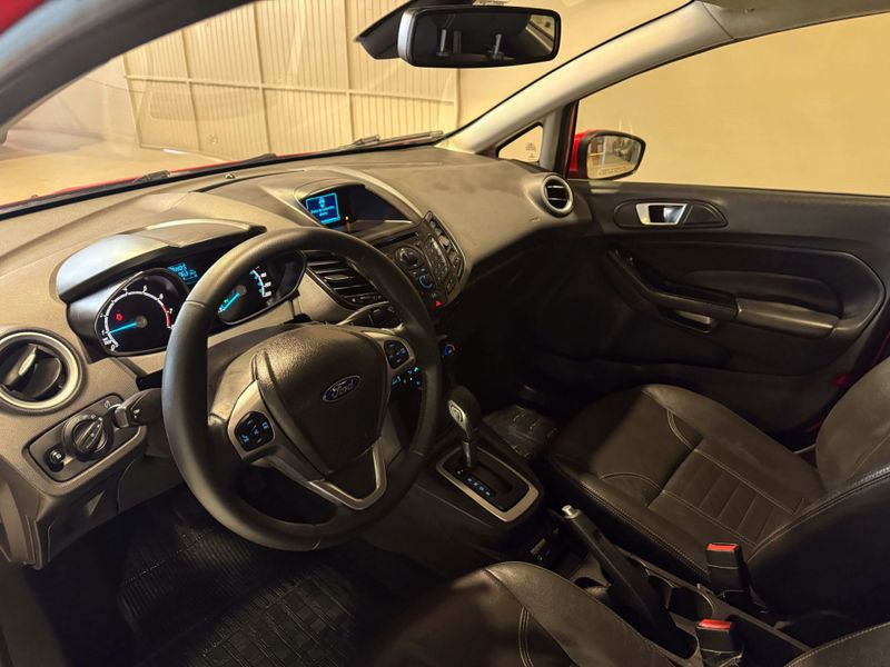 Ford Fiesta 1.6 Titanium Hatch 16v Powershift 2014/2015 SIM VEÍCULOS PORTO ALEGRE / Carros no Vale